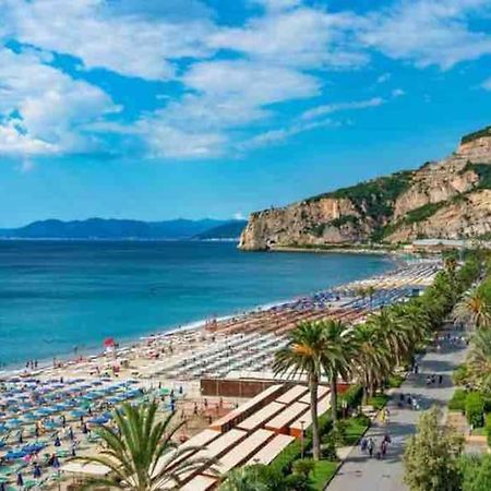 Appartamento In Centro Storico Finale Ligure Buitenkant foto